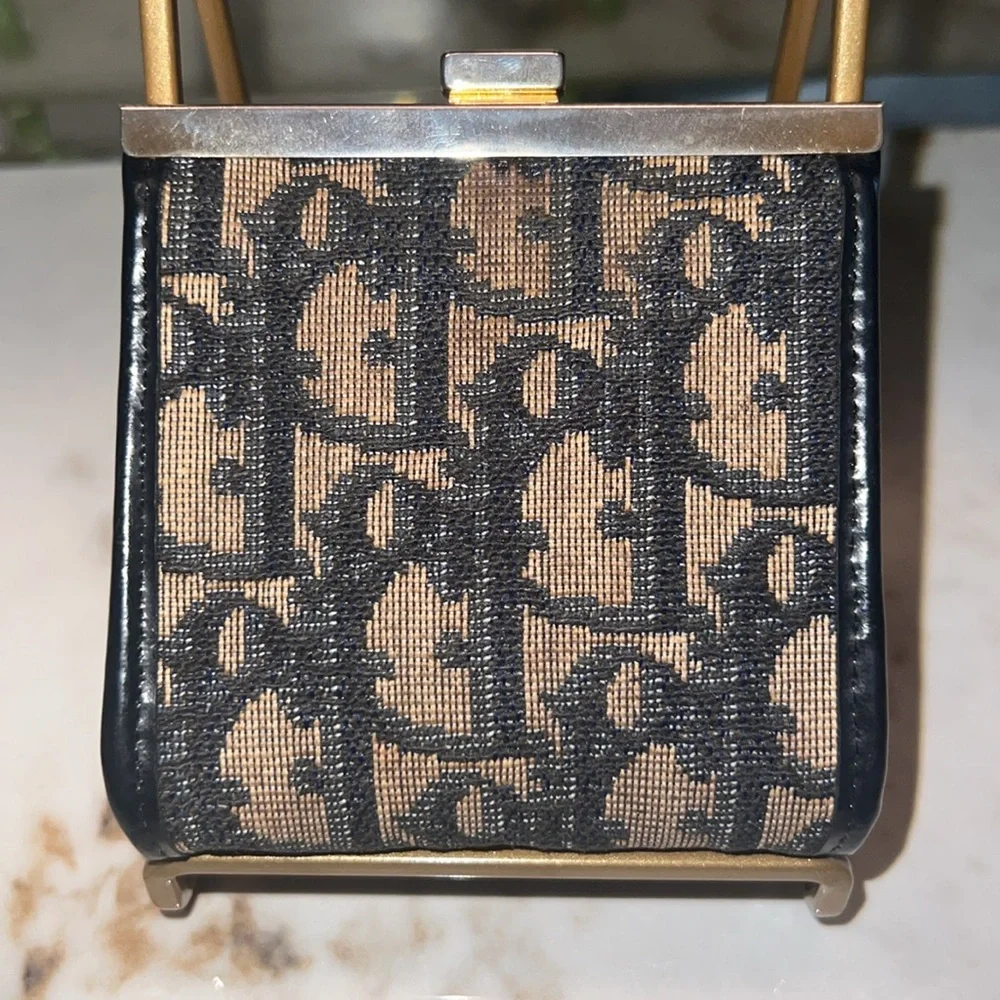 Vintage Christian Dior Kiss lock change purse